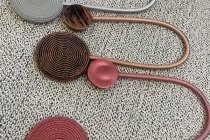 Стильные декоративные магниты для штор в ассортименте.